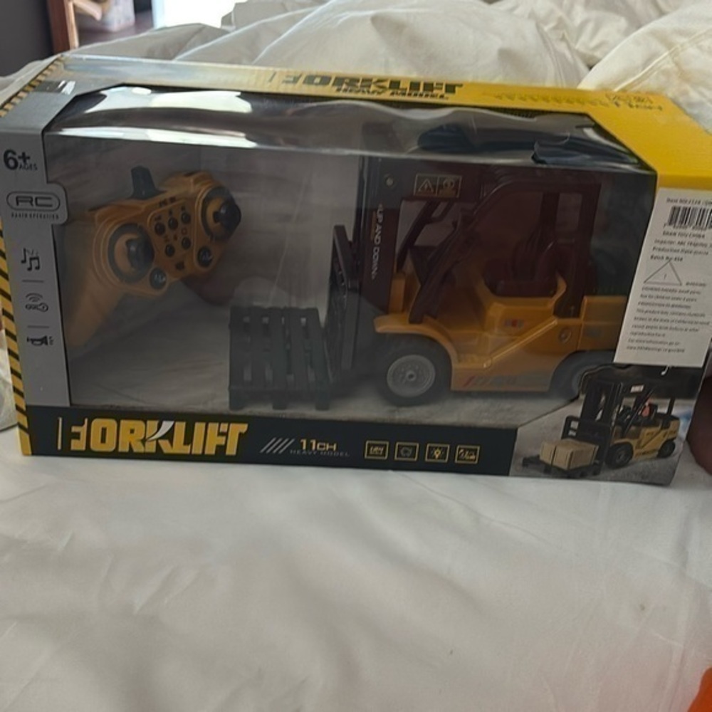 Fork lift remote control 11ch heavy model with pallet and forks! New in box